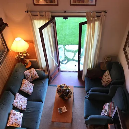 Holiday home Casa Con Piscina En Santa Leocadia Sainte-Leocadie
